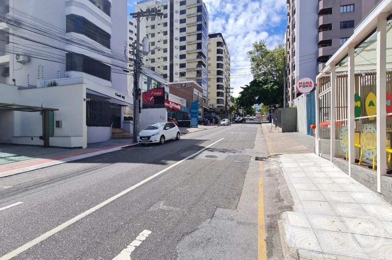 Apartamento semimobiliado com duas suítes e garagem dupla no Centro - Foto 4