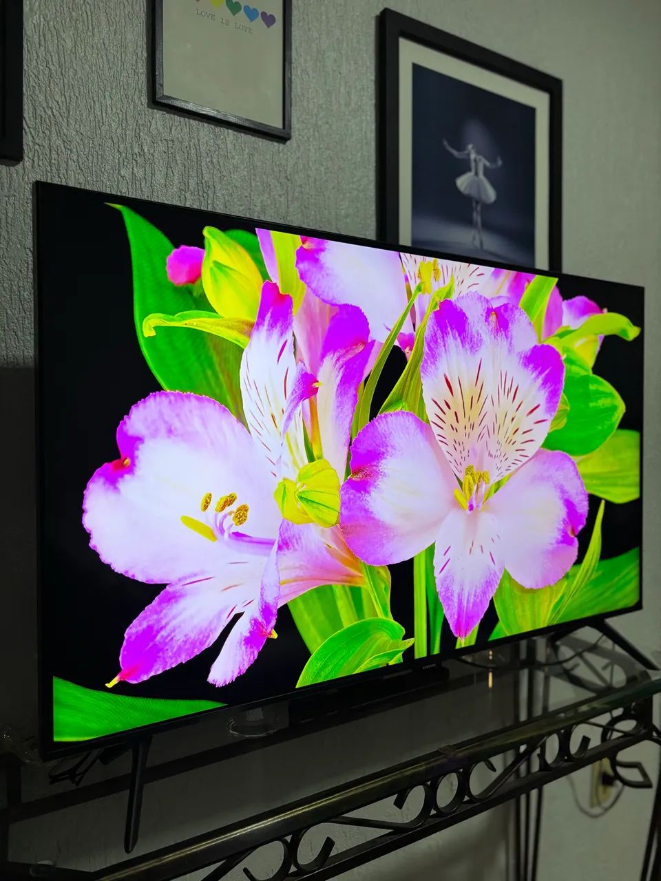 Smart tv Samsung 43 polegadas 3 em 1, sistema Tizem 4k , borda infinita, controle solar. - Foto 3