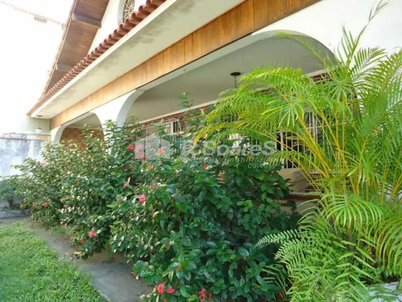 Casa com 03 quartos, rua das Rosas, Vila Valqueire - Foto 2