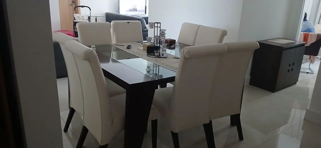 Mesa de oito cadeiras 