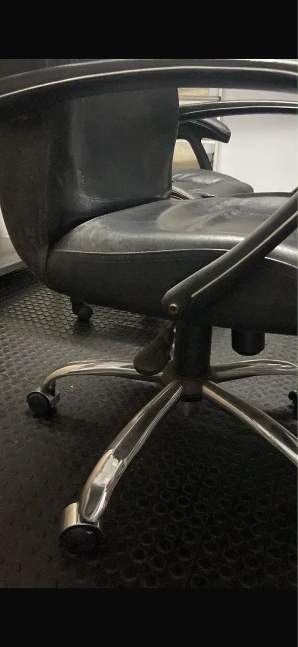 Cadeira de escritório preta  - Foto 2