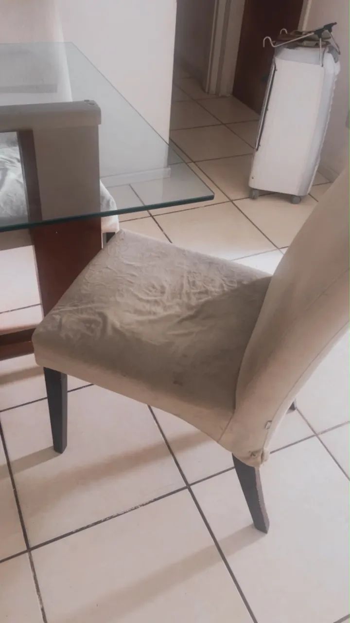 Mesa com 4 cadeiras 