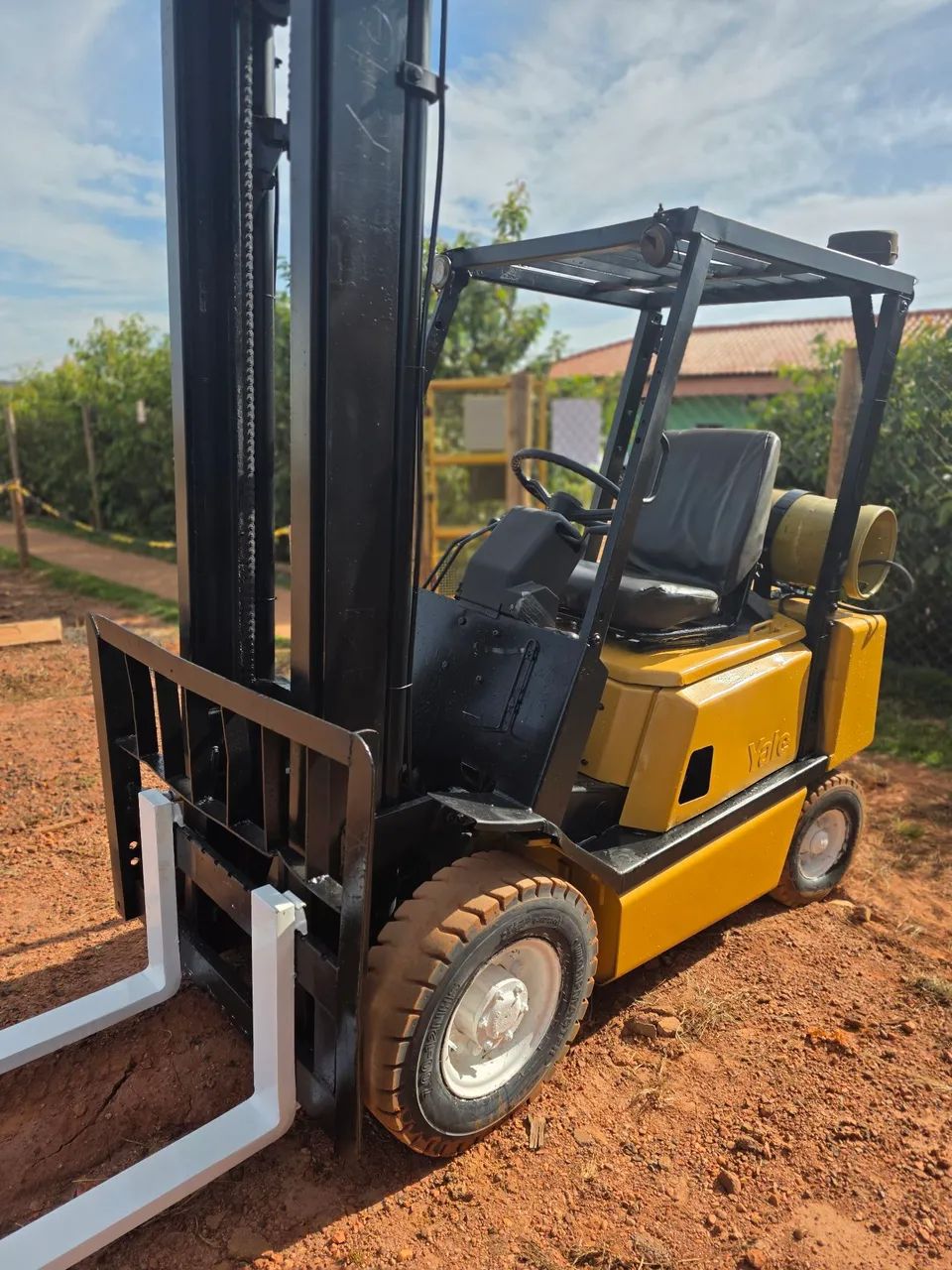 Empilhadeira YALE 2.5 TON