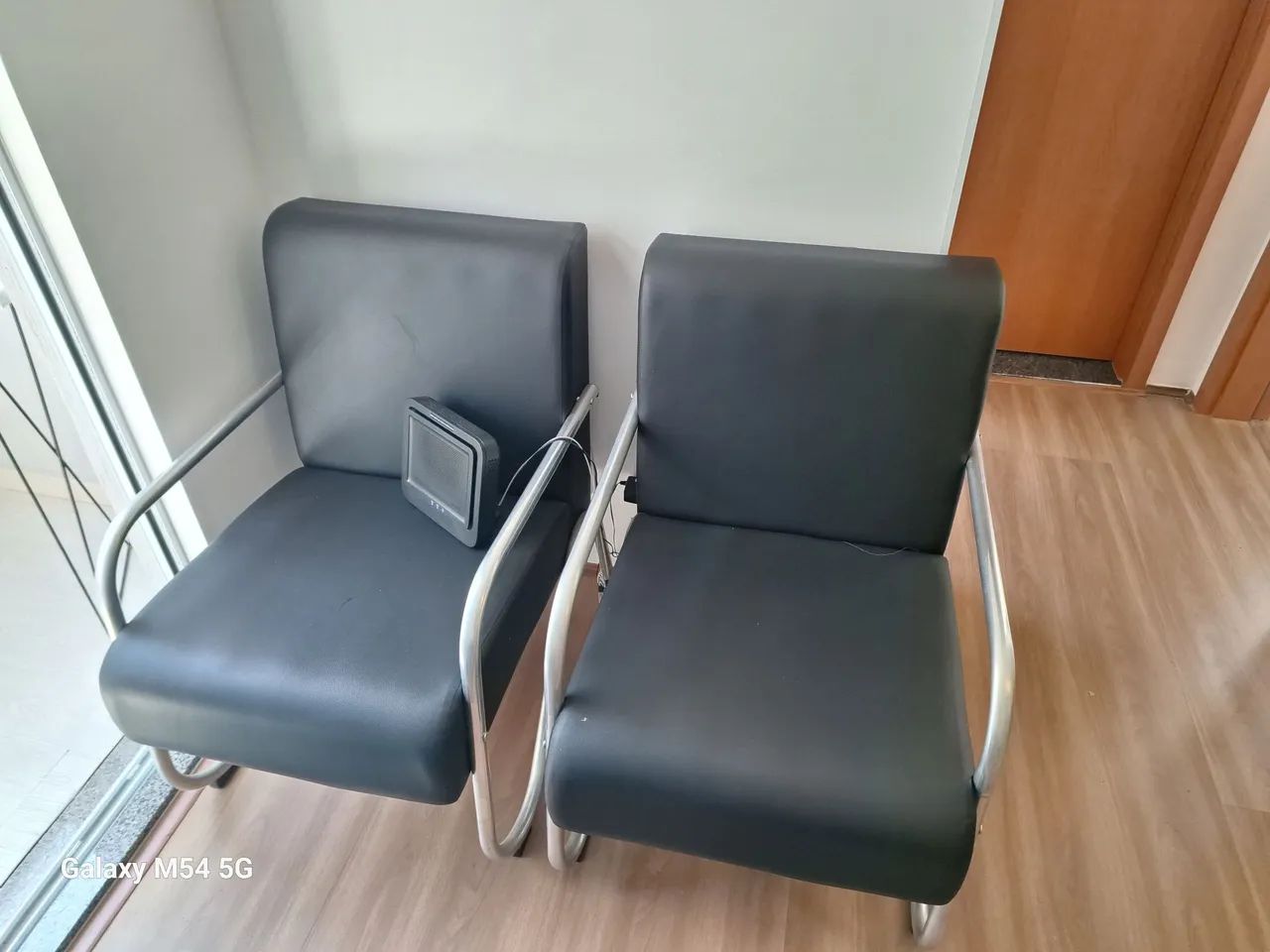 2 poltronas para recepção 
