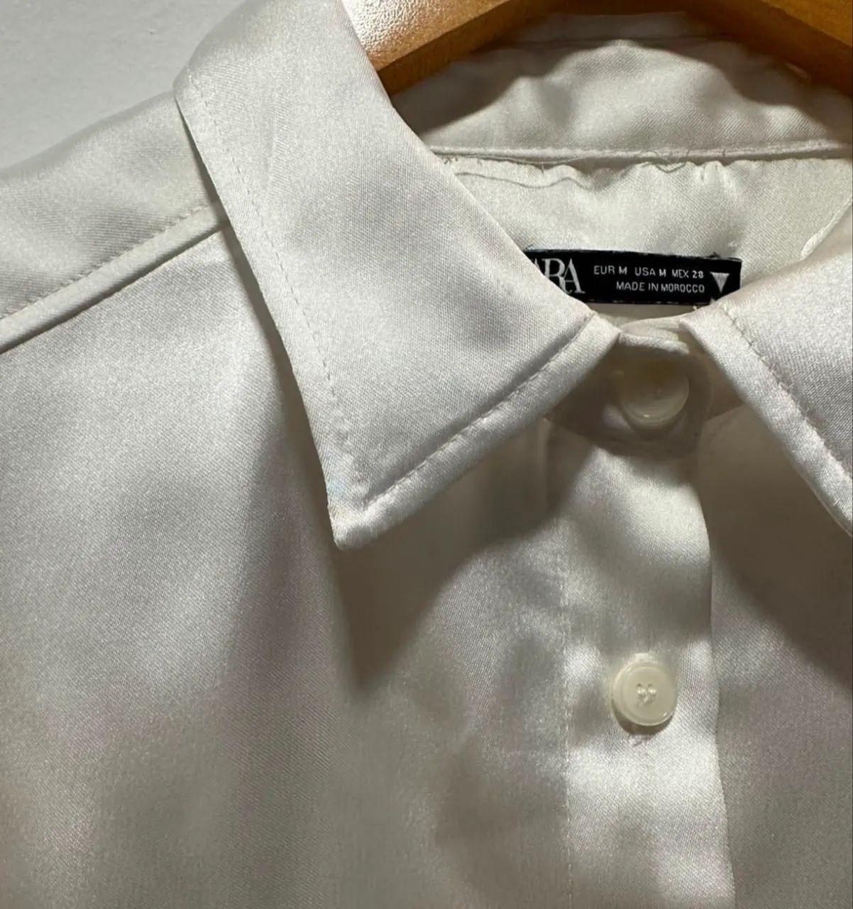 Camisa Croped acetinada ZARA - Foto 2