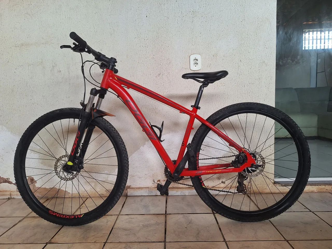 Bicicleta OGGI Hacker Sport Aro 29