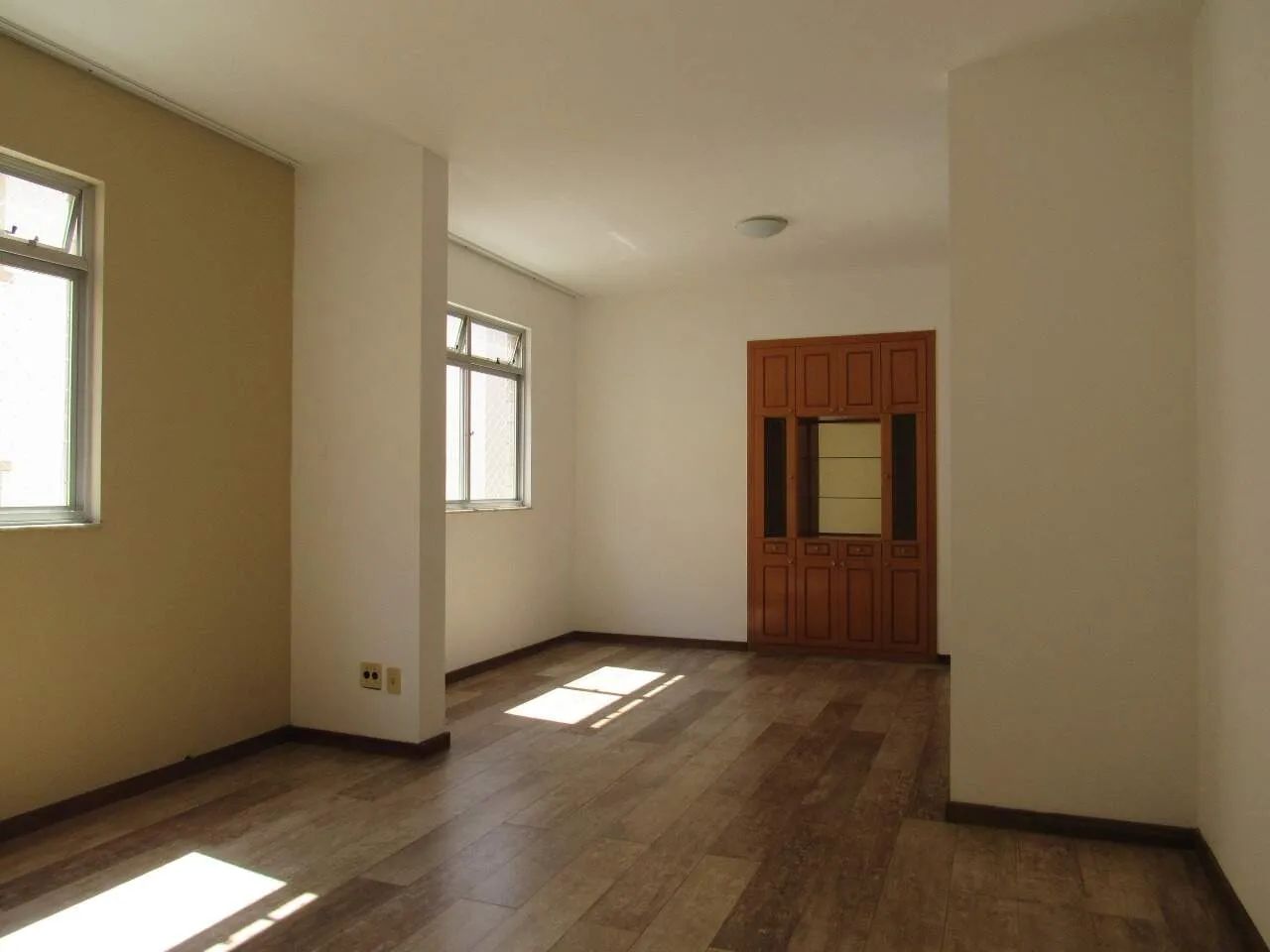 Apto - 4 Quartos - Bairro - Coração Eucarístico.