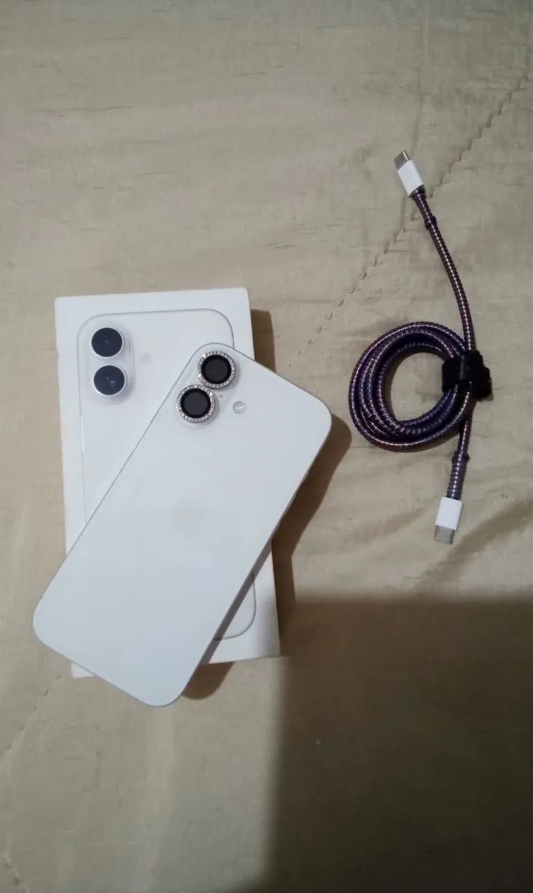 Vendo Iphone 17 de 256gb Branco 