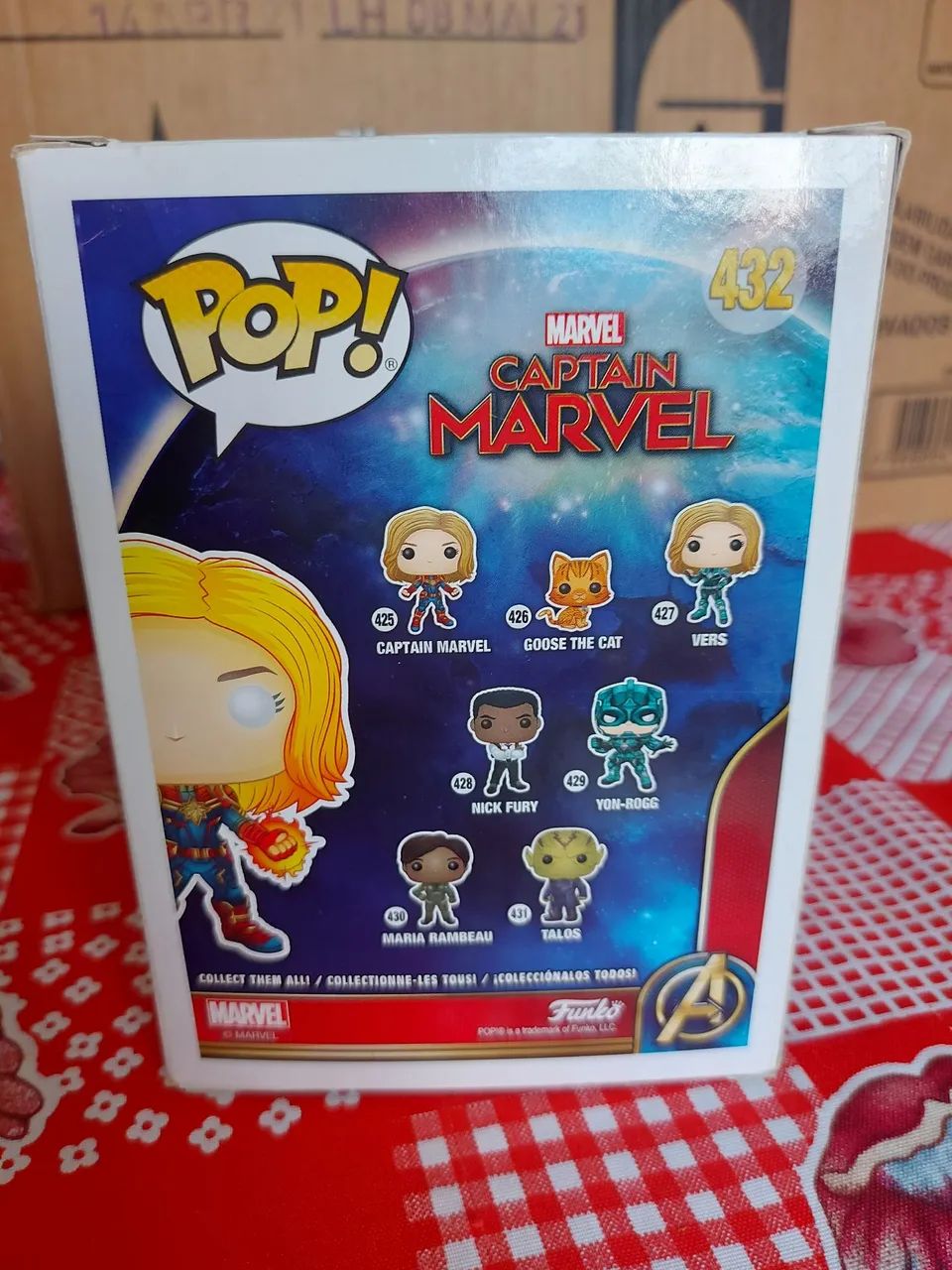 Funko Pop Marvel - Capitã Marvel #432 Glow In The Dark (Exclusivo Walmart) - Foto 3