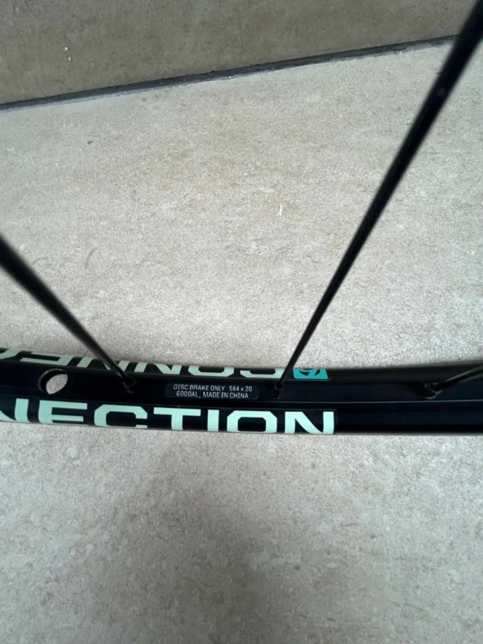 Roda Dianteira Bontrager Connection 27.5