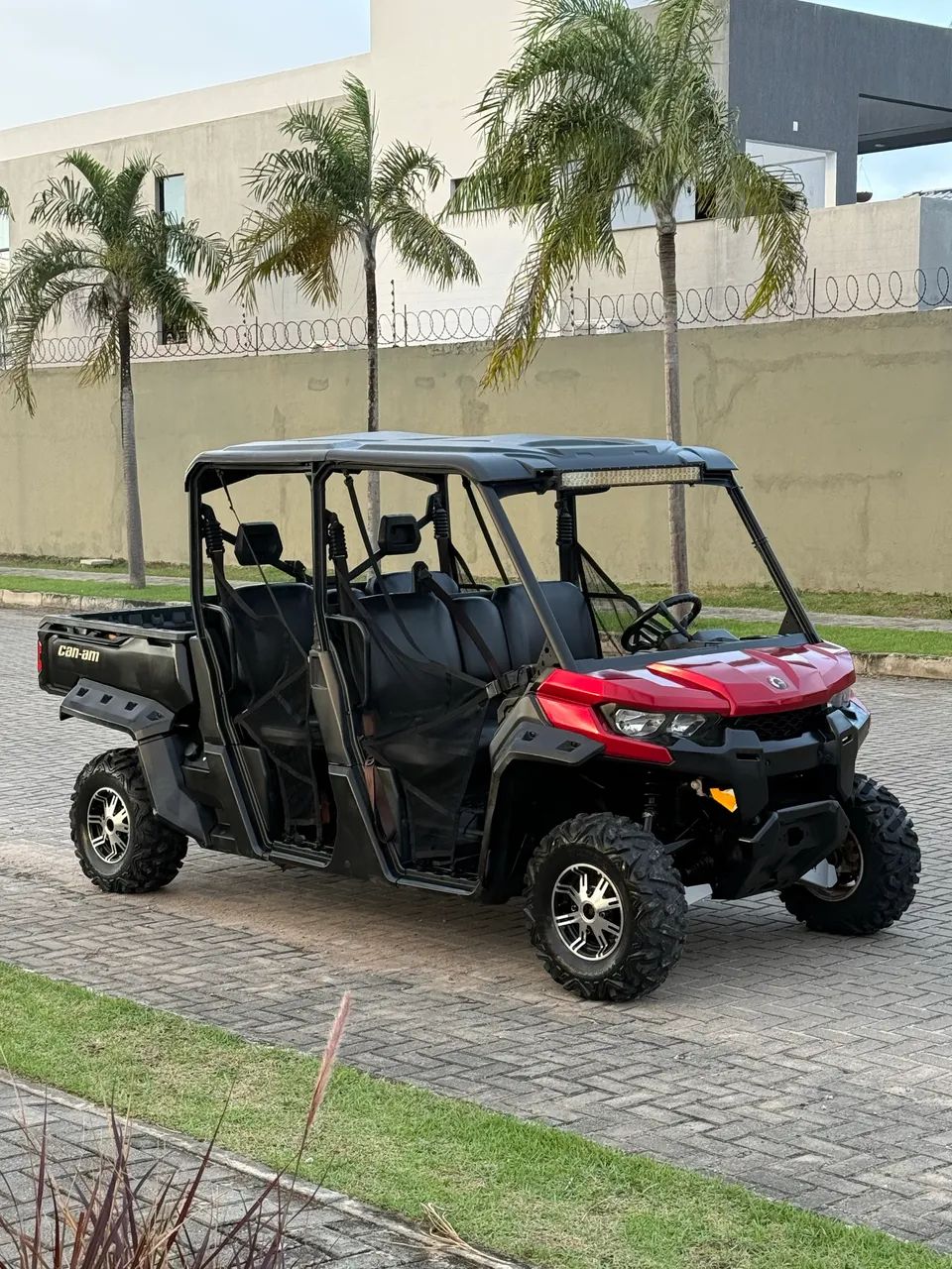 UTV CanAm defender Max 6 lugares