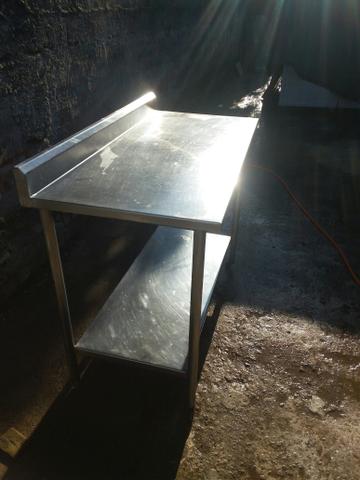 Mesa toda em inox 0.60x1.20 com encosto parede - Foto 4