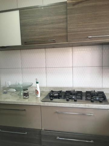 Casa térrea com moveis planejados, piso porcelanato, ar condicionado! - Foto 7