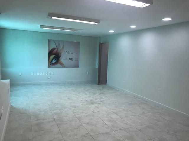 Alugo imóvel com 650m2 na R. Pinto Madeira 437 em frente a unimed - Foto 8