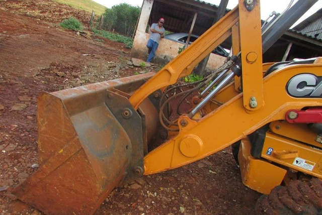 Retroescavadeira Case 580n Ano 2014 - Foto 5