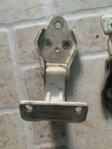 Par/dobradiça porta iveco 35s14 original - Foto 5