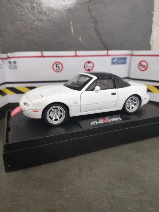 Miniatura Mazda MX-5 Conversível 1:32 15cm com luzes