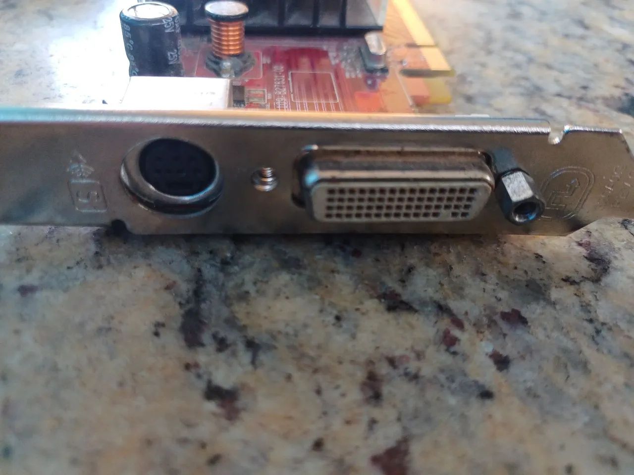 Placa de Vídeo PCI-E 256mb- Ótimo estado