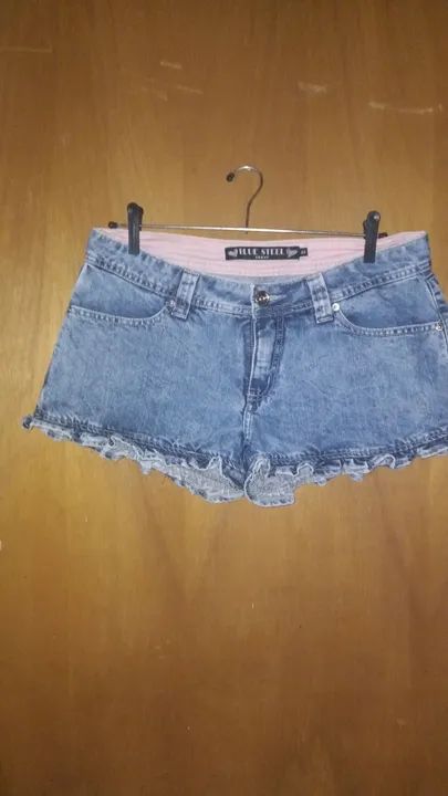 Short Jeans Azul Claro com Detalhe 