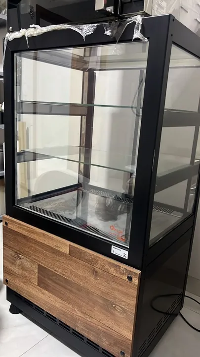 Vendo expositor de frios...