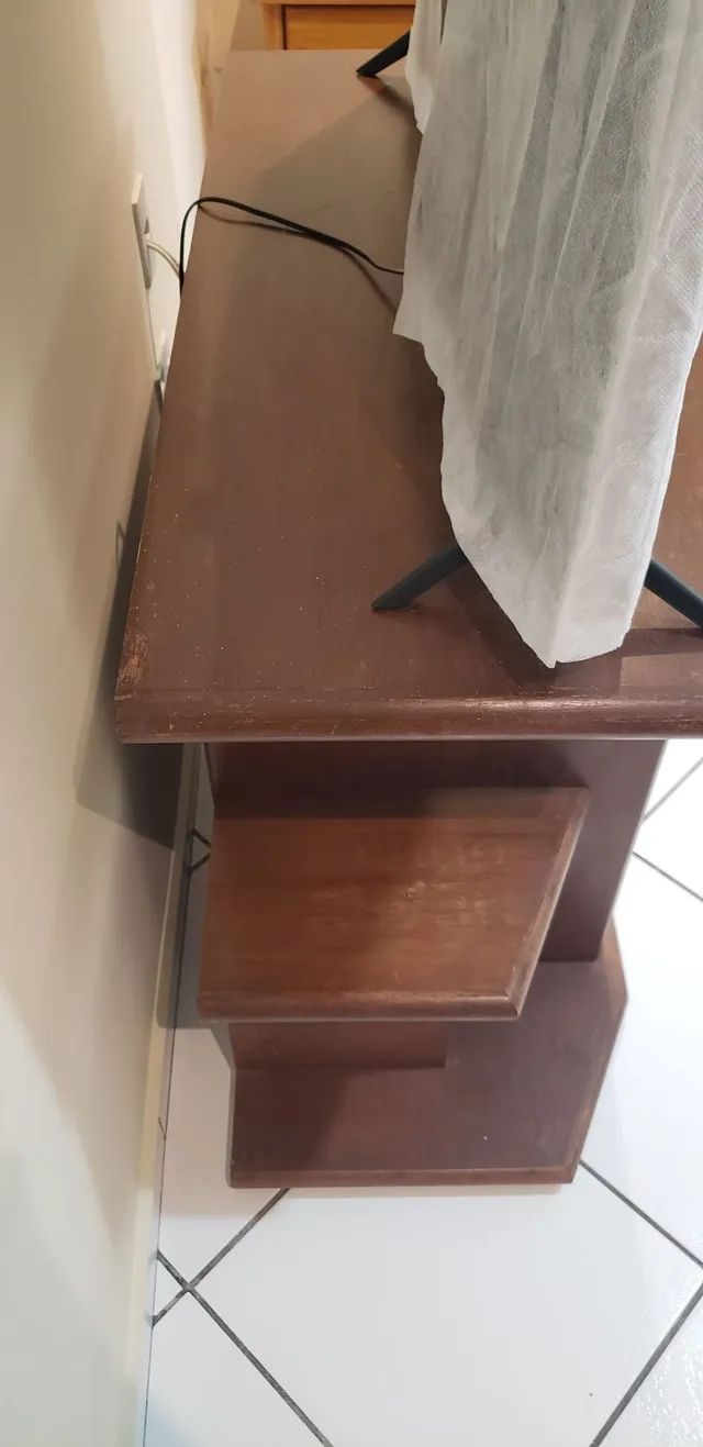 Rack de madeira com rodinhas para deslocamento - Foto 4