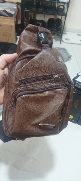 Mochila de Couro Marrom *Peitoral*Alça única*