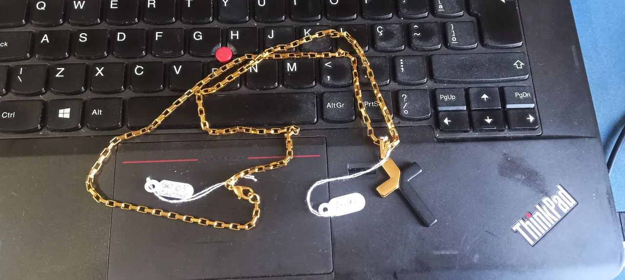 Cordão de Aço 316L banhado com Ouro 18k com Cruz em Ouro Negro