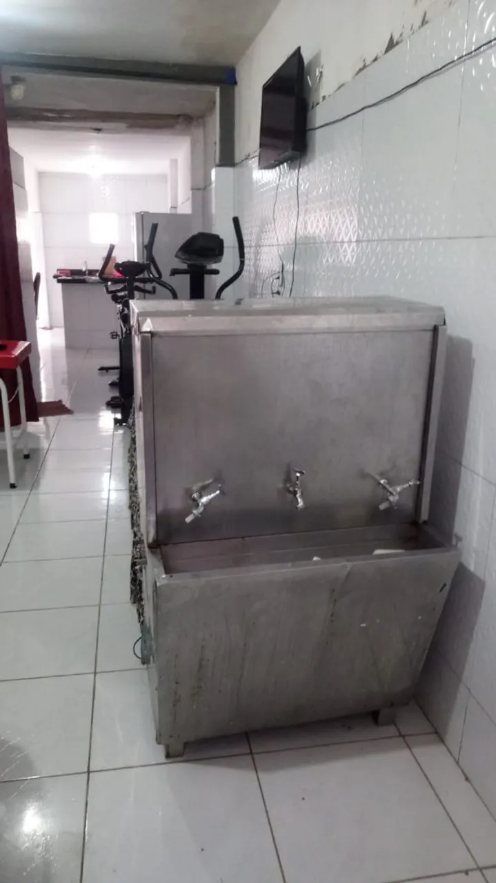 Bebedouro industrial para academia