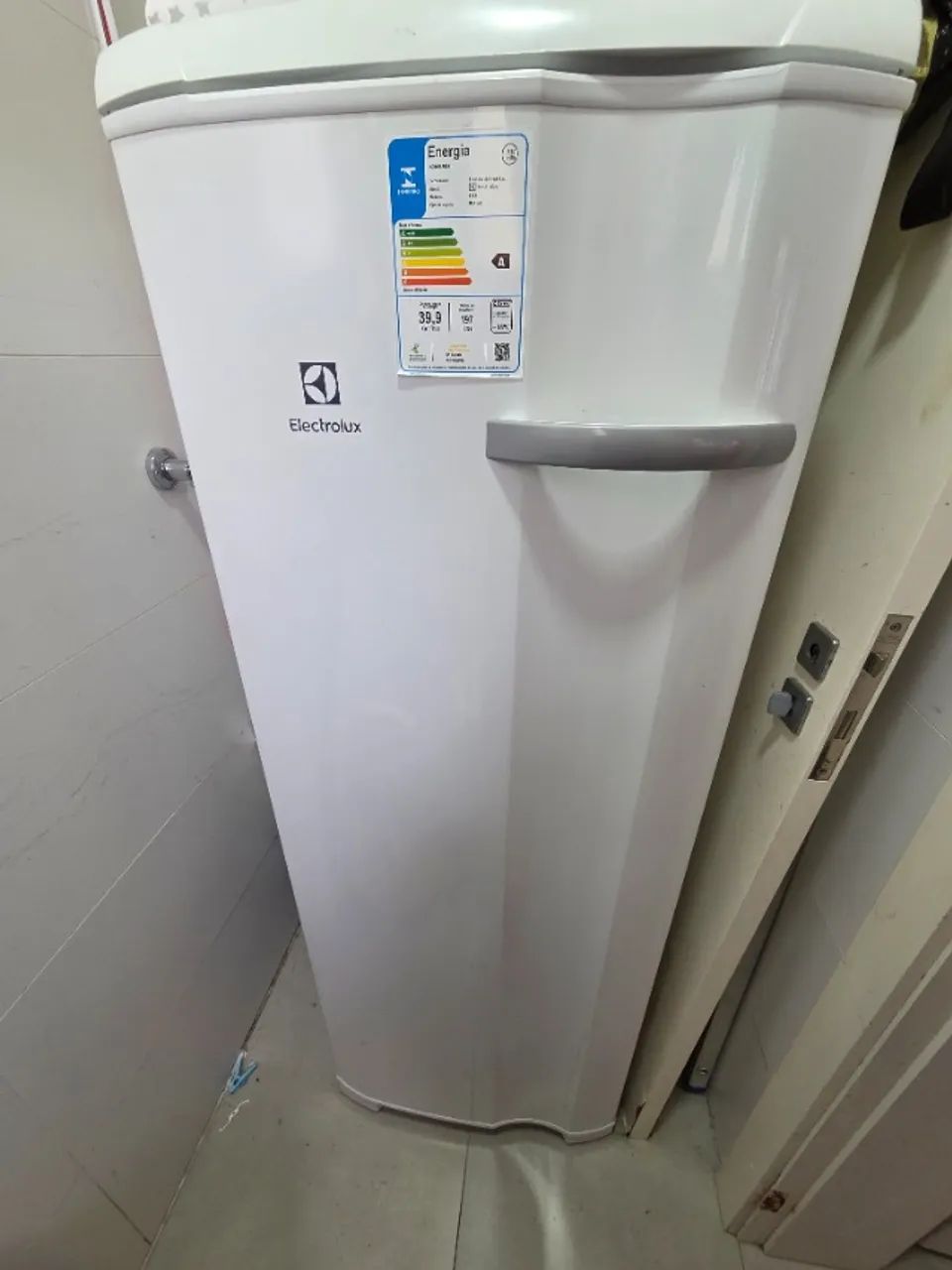Freezer Electrolux Vertical Uma Porta 197L (FE23) 220V