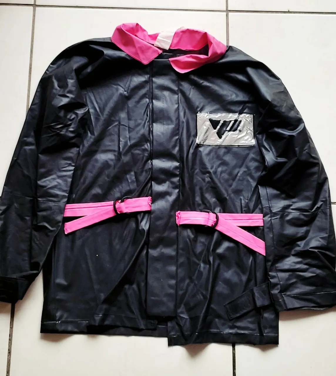 Capa de chuva Feminina Jaqueta e calça com detalhes rosa VALOR 90 reais