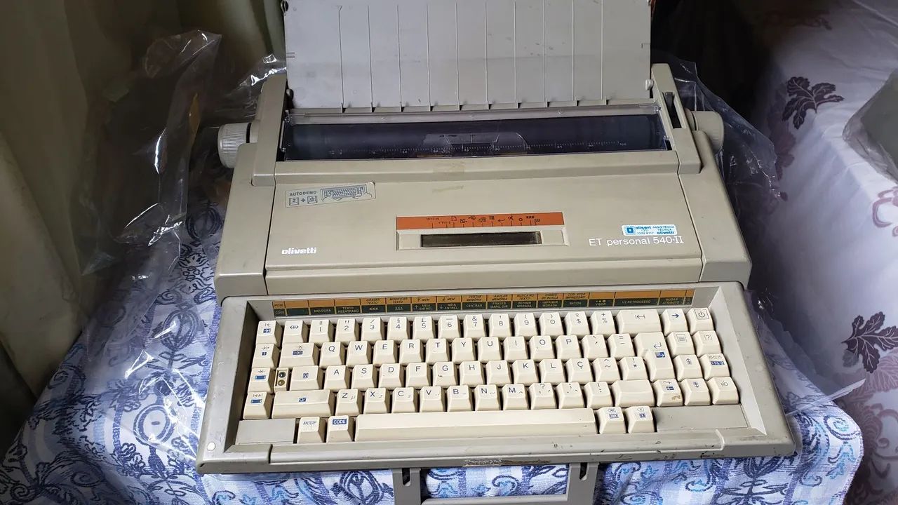 Olivetti ET Personal 540 Typewriter64861040706689120