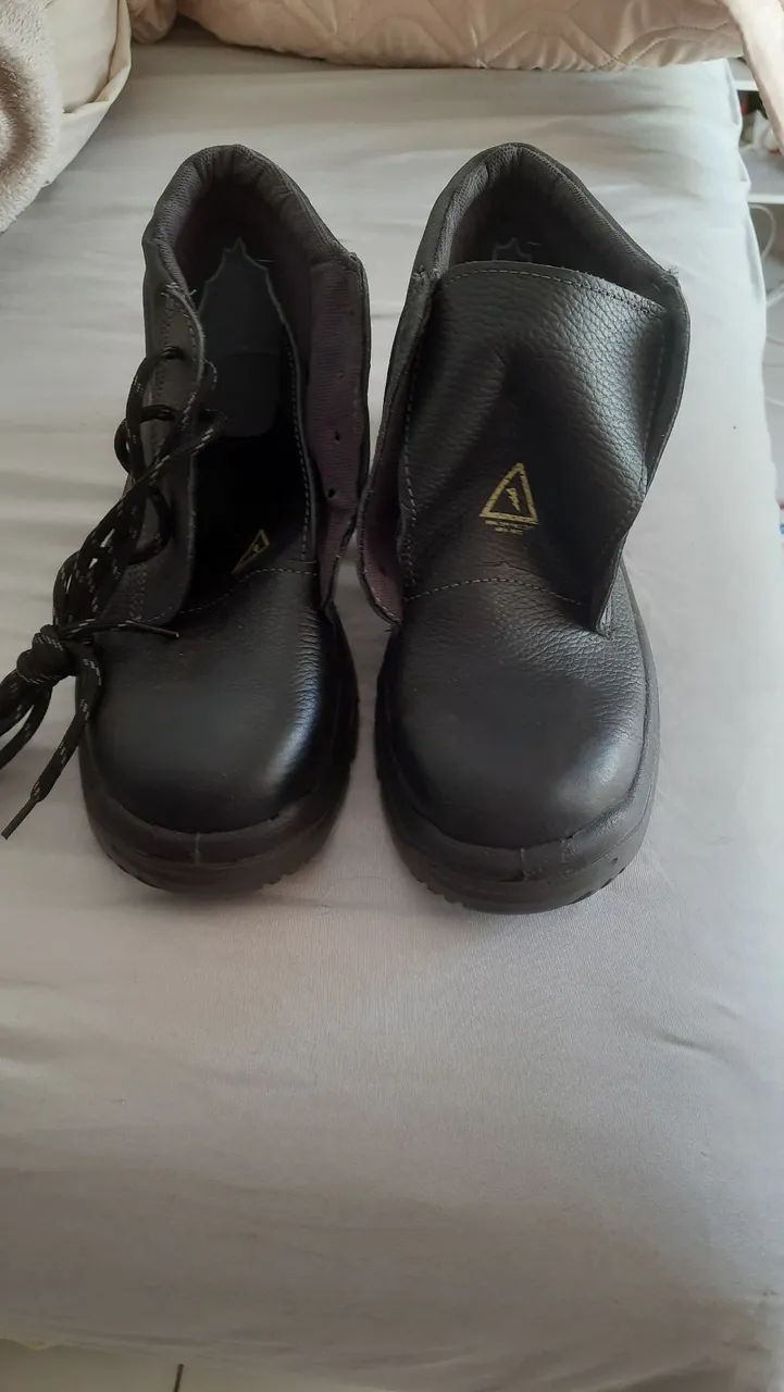 Bota de segurança tamanho 42
