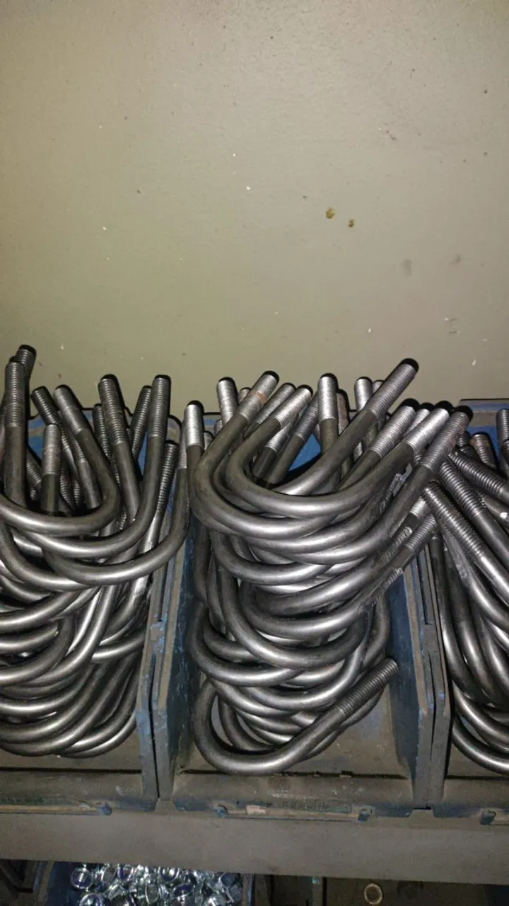 Grampos para feixe de molas de reboque