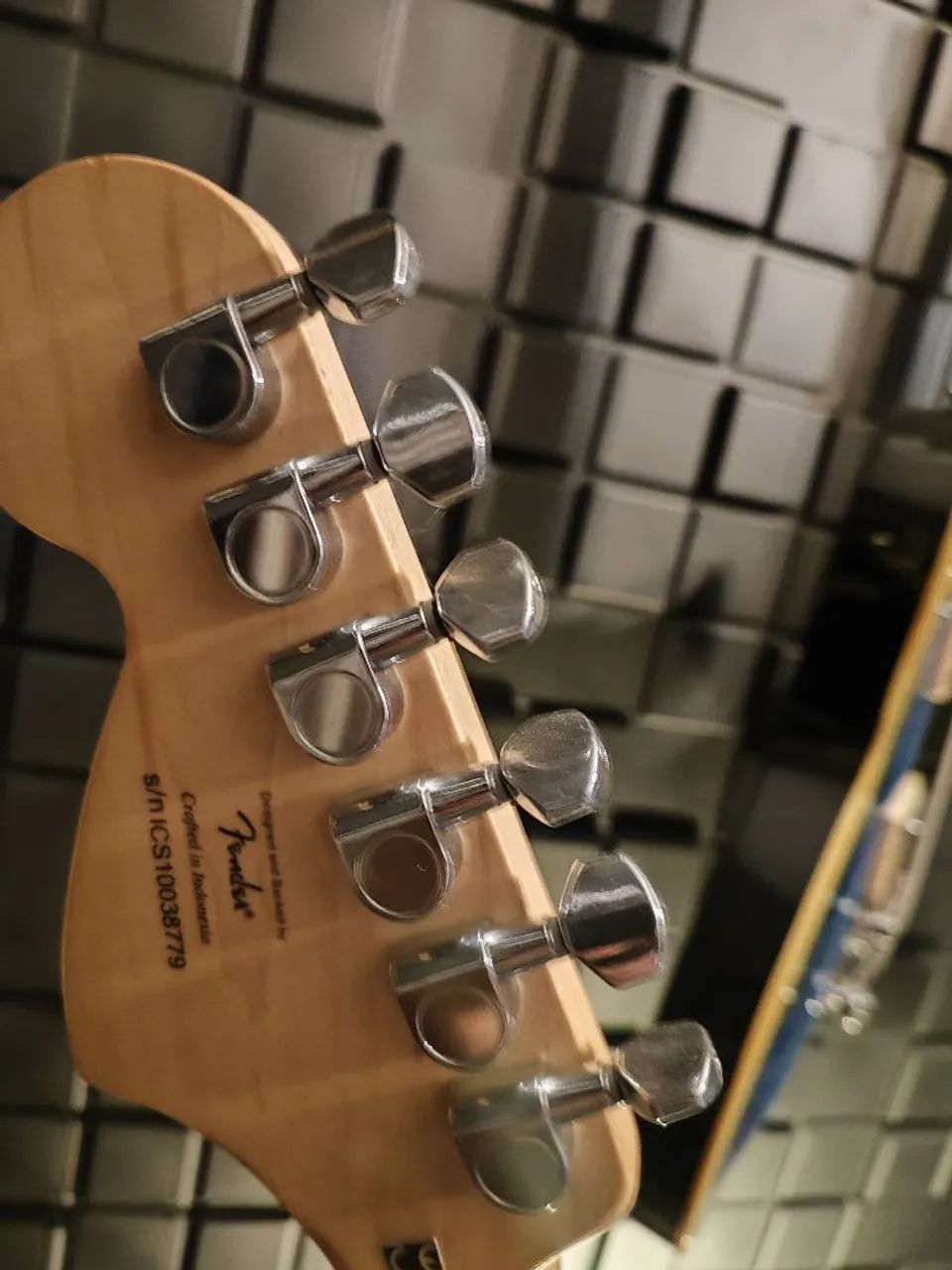 Squier stratocaster black and black standart big head troco por