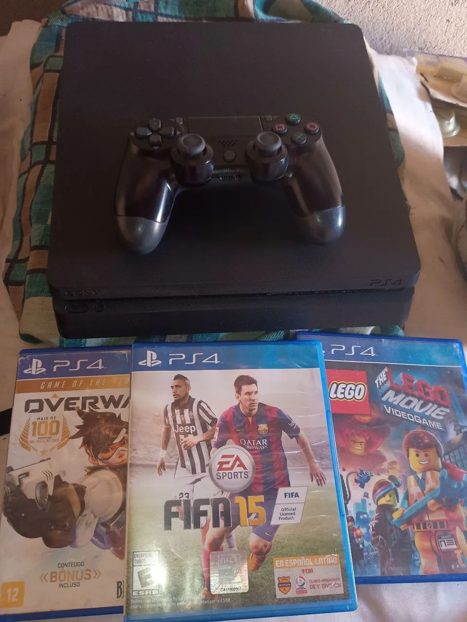 PS4 Slim com jogos 