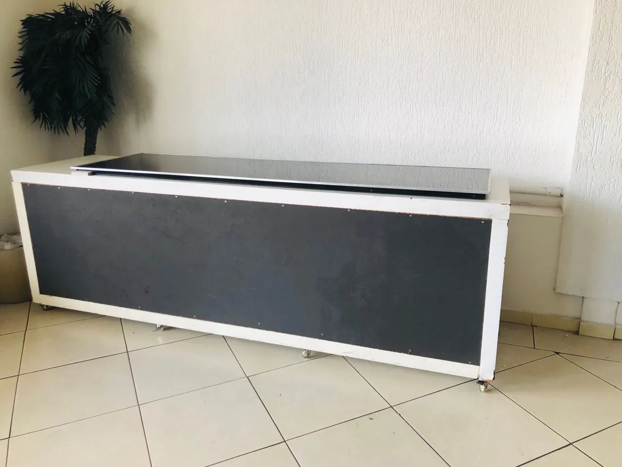 Pista fria  de vidro com balcão