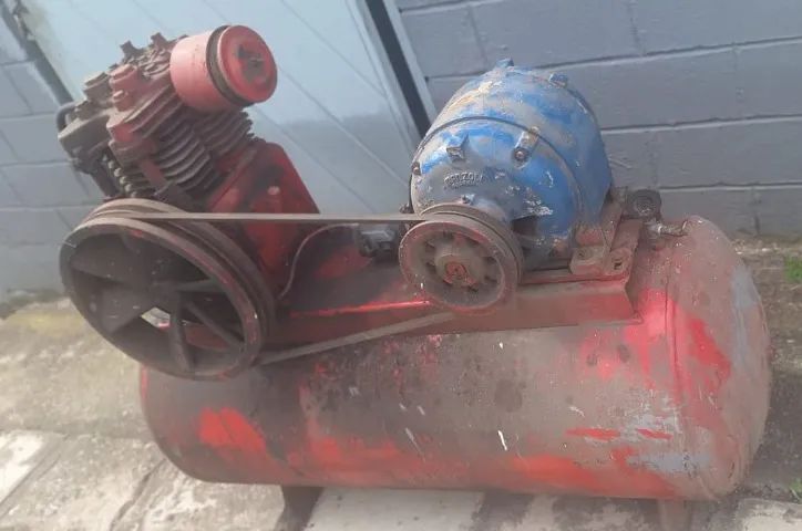 Compressor ERCAMO, trifásico, com 400 litros e 5 CV - Foto 3