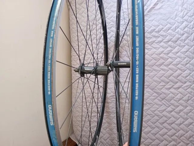   Rodas Speed Shimano RS010 (novinhas, com cubo road e freios Ferradura) - Foto 3