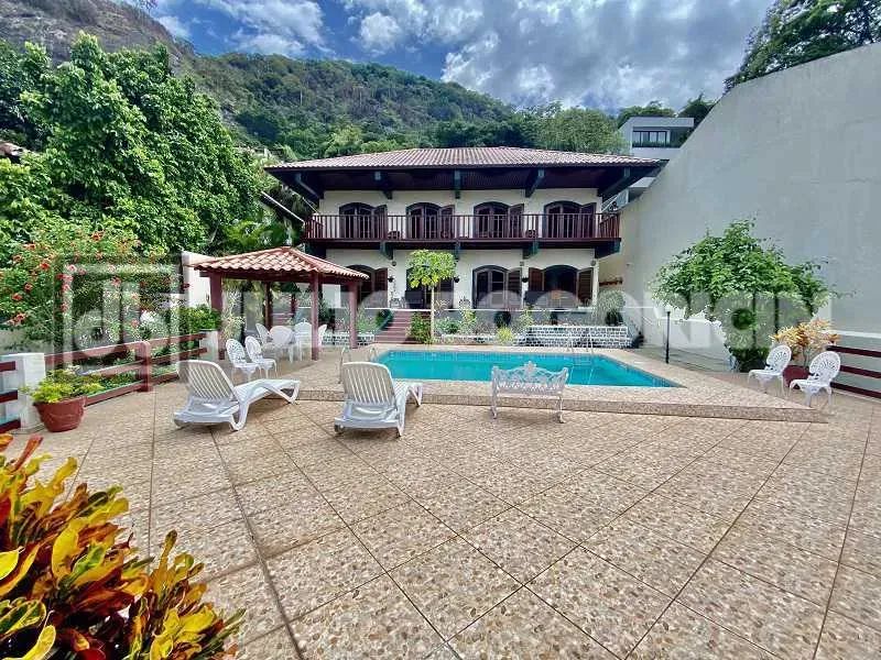 Barra da Tijuca- Casa-493m²- 4 quartos-2 suites-4 varandas-6vgs-piscina - Foto 3