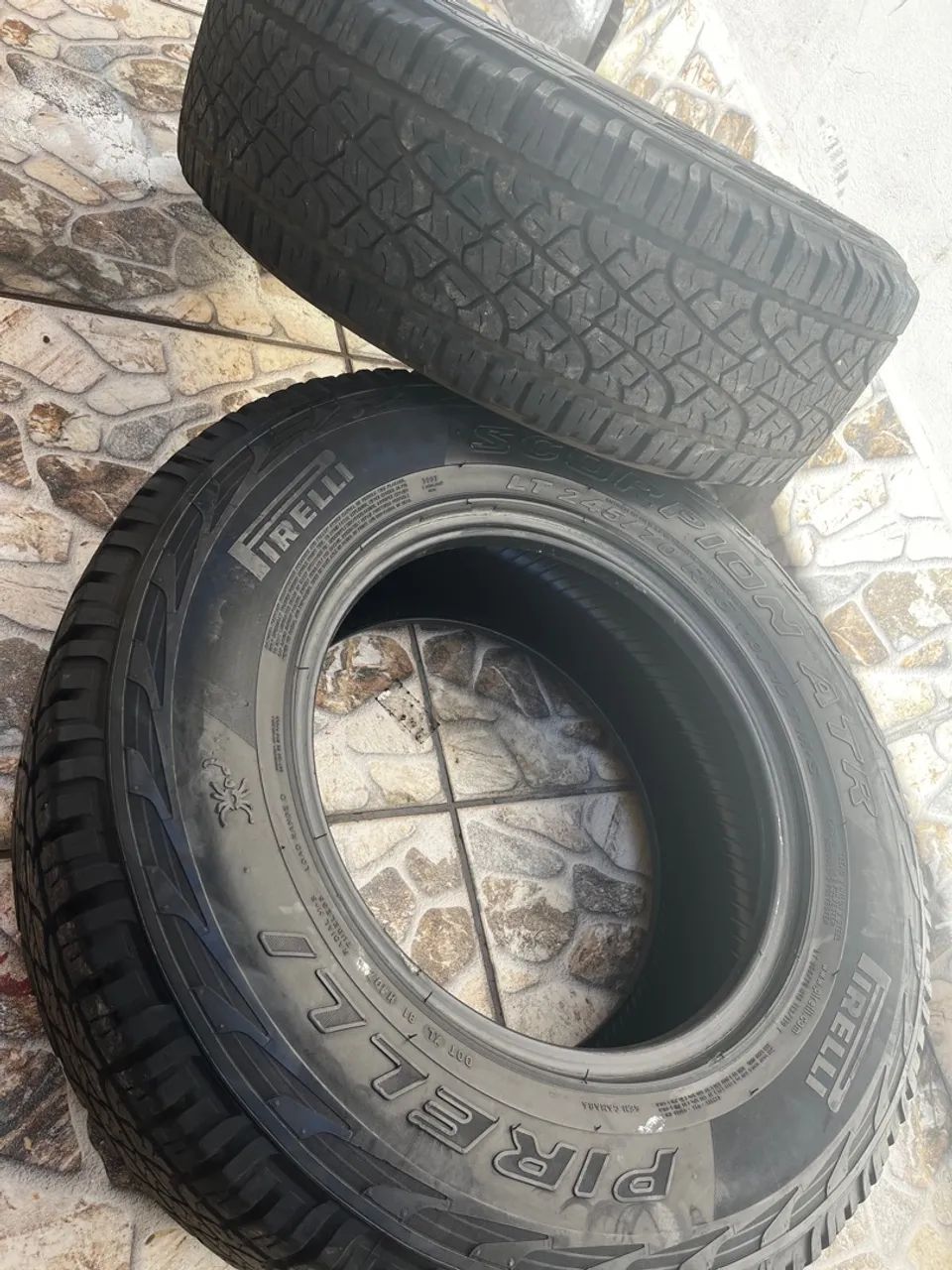 Vendo 2 pneus pirelli 
