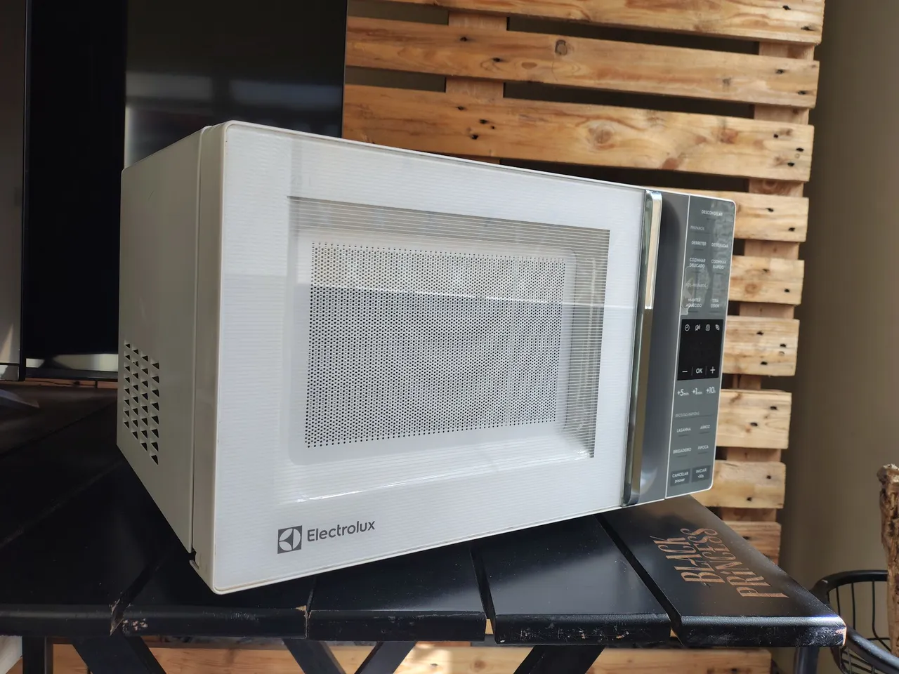 Micro-ondas Electrolux - Design Moderno e Eficiência