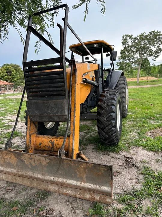 Trator Valtra Bm 110 ano 2014  - Foto 2
