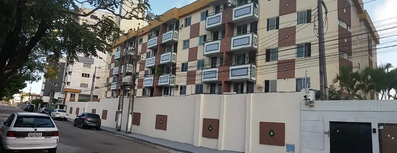 Apt° térreo de 02 quartos sala e banheiro,com 01 vaga na garagem.