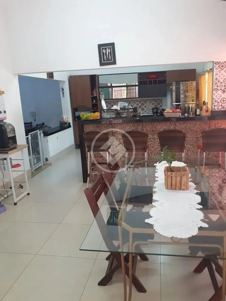 Vende-se Casa em Várzea Grande (MT) - Bairro Canelas - 5 Quartos sendo 2 Suítes - 450 m² d
