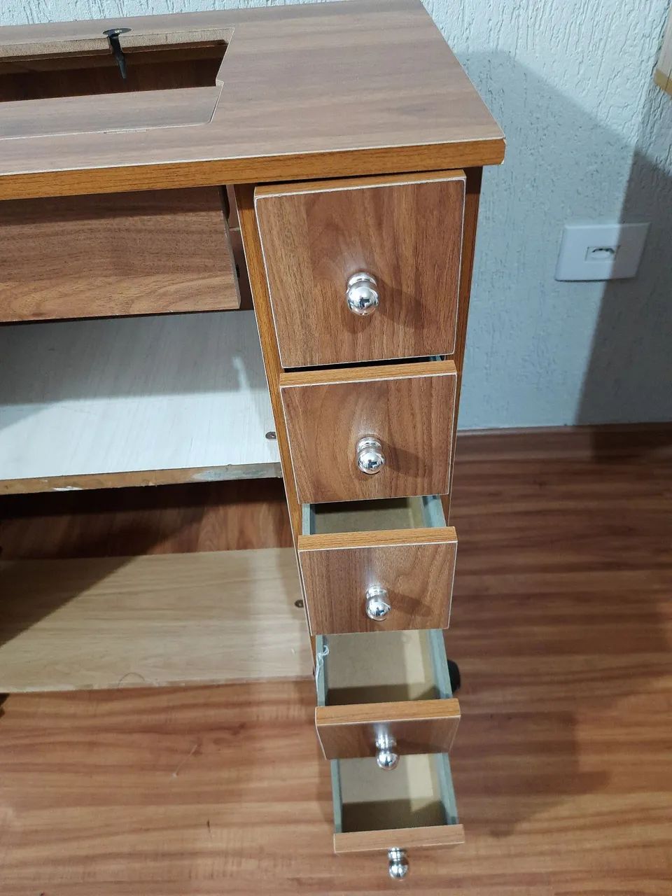 Gabinete para maquina de costura singer - Foto 2