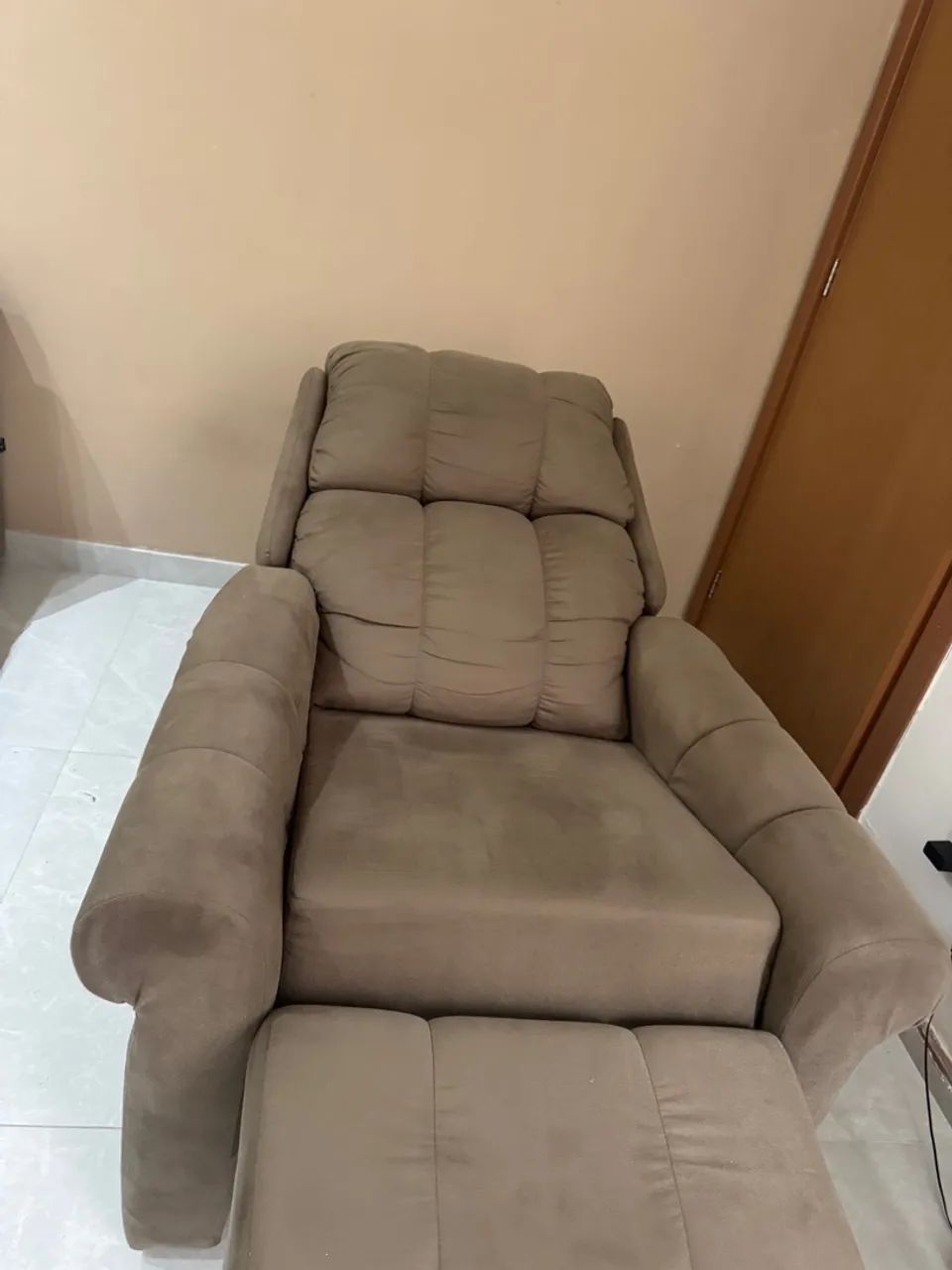 Poltrona Reclinável Suede Herval - Nova, apenas 30 dias de uso! - Foto 5