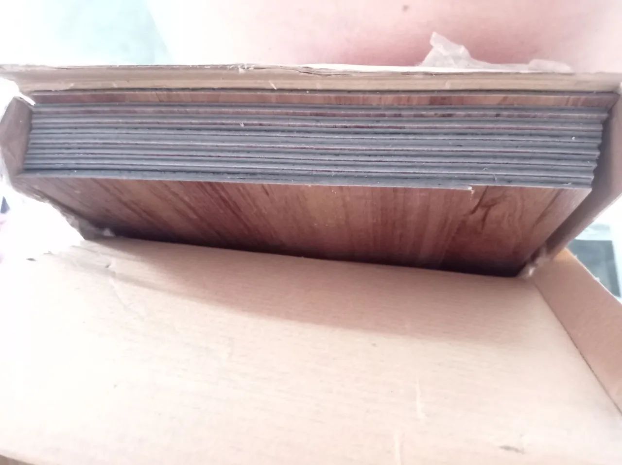 Piso Vinílico Cola Basic Santa Fé Madeira Marrom Eucafloor - Foto 5