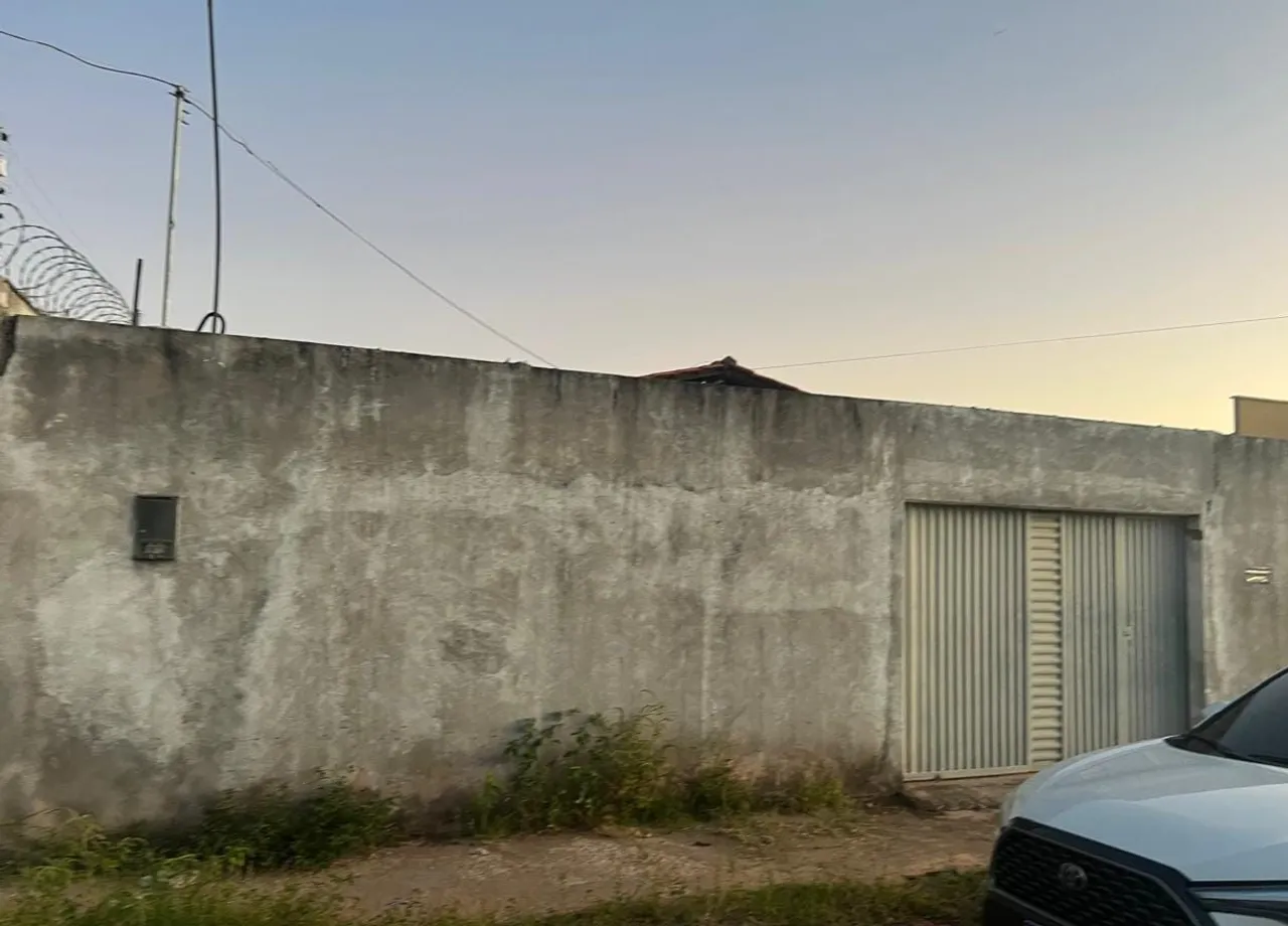 Alugo casa