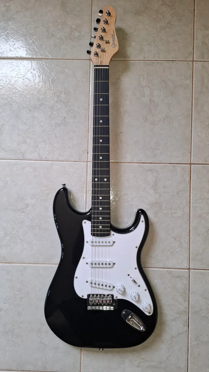 Guitarra Stratocaster Giannini G-100 COM BAG
