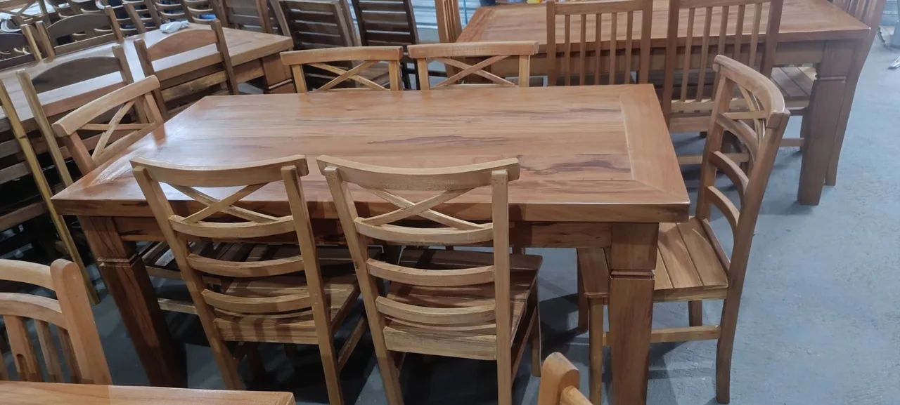 Mesa com 6 cadeiras de madeira 1.60x80 $ 2799,00 nova e a pronta entrega  - Foto 5